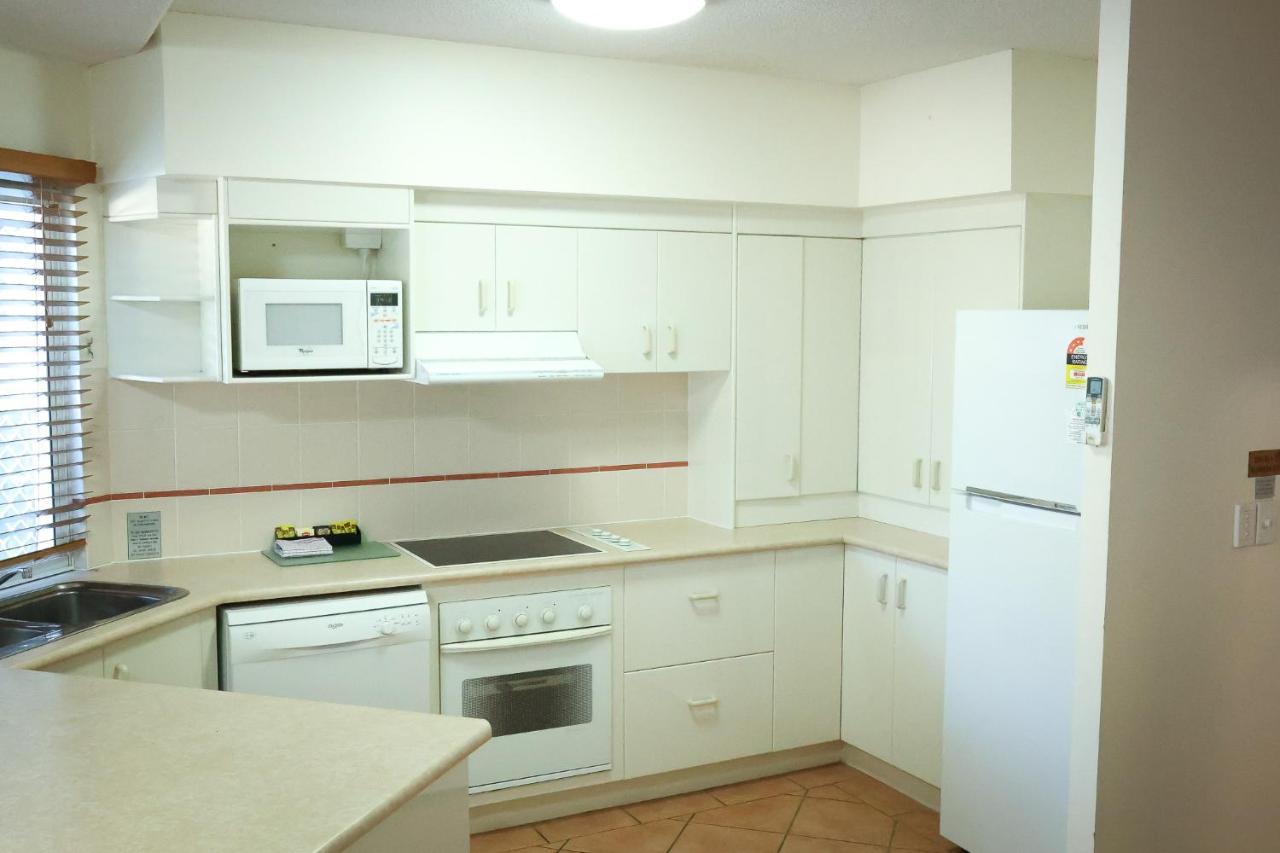 White Crest Apartments เฮอร์วีย์เบย์ ภายนอก รูปภาพ