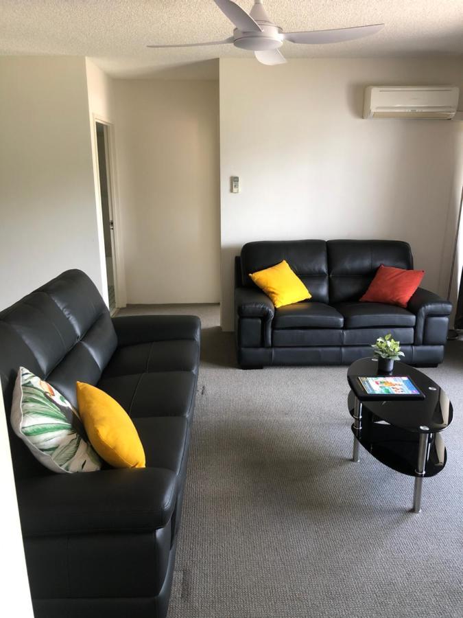 White Crest Apartments เฮอร์วีย์เบย์ ภายนอก รูปภาพ