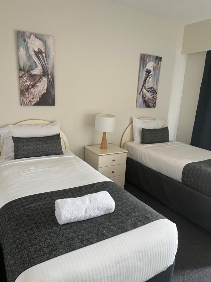 White Crest Apartments เฮอร์วีย์เบย์ ภายนอก รูปภาพ
