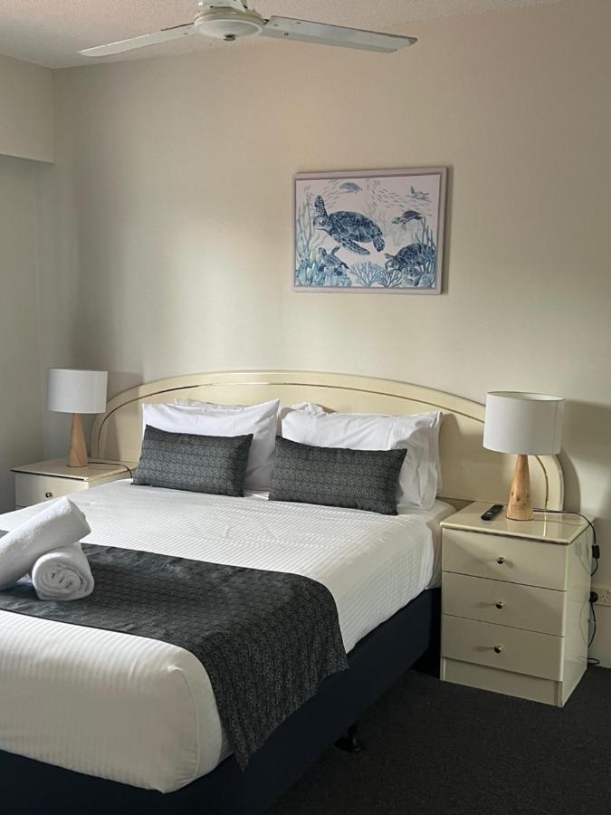 White Crest Apartments เฮอร์วีย์เบย์ ภายนอก รูปภาพ