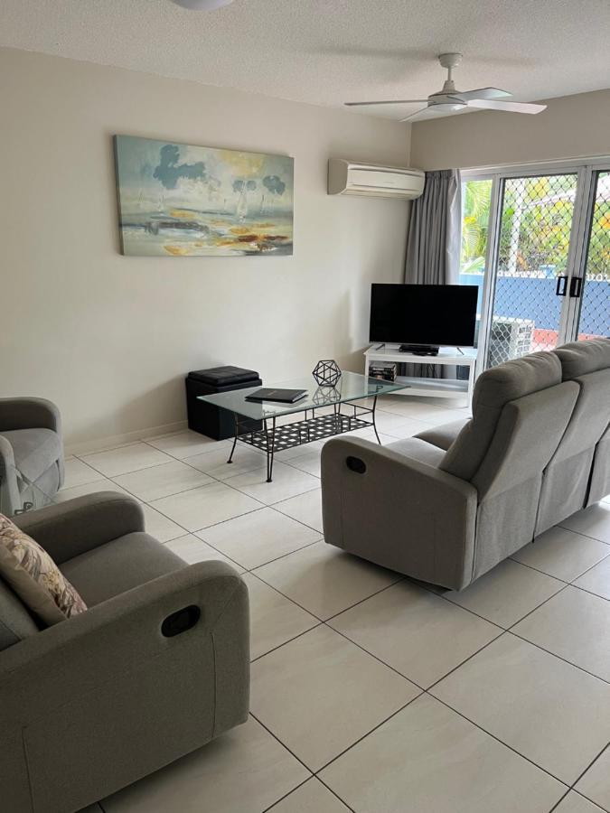 White Crest Apartments เฮอร์วีย์เบย์ ภายนอก รูปภาพ
