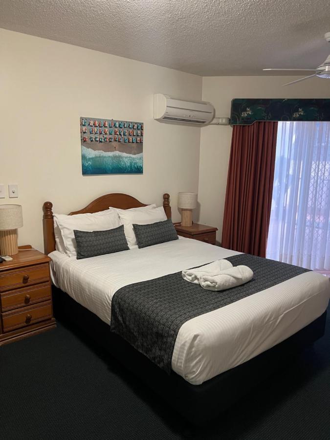 White Crest Apartments เฮอร์วีย์เบย์ ภายนอก รูปภาพ