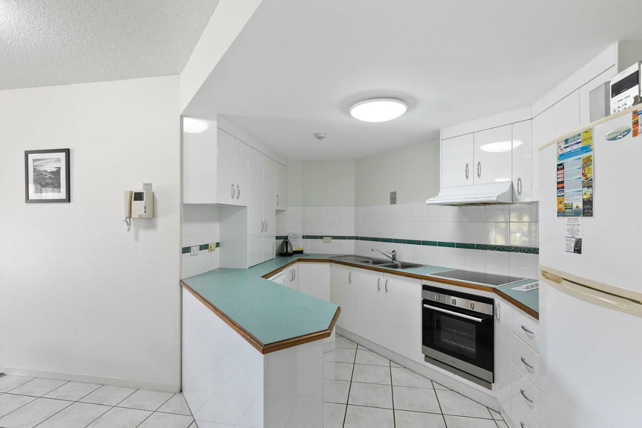 White Crest Apartments เฮอร์วีย์เบย์ ภายนอก รูปภาพ