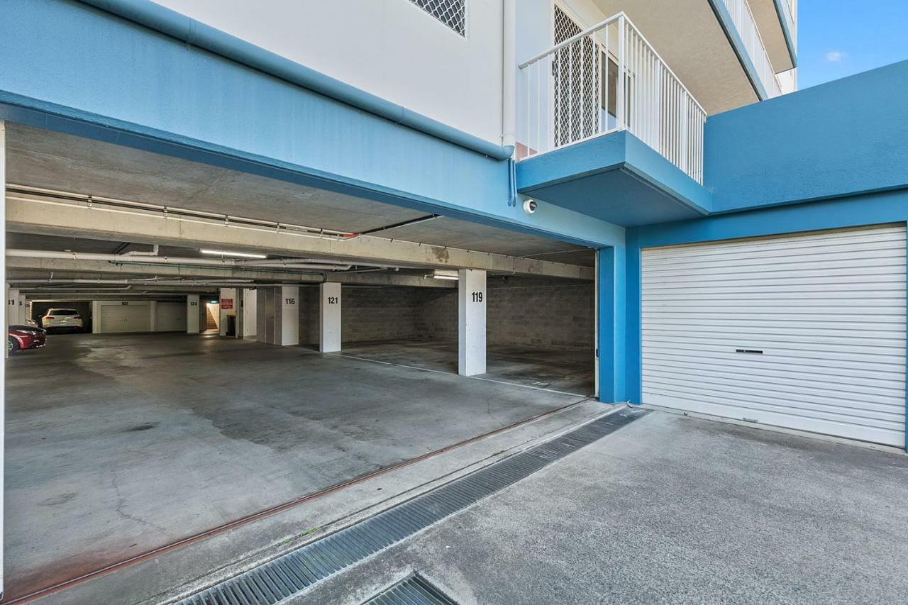 White Crest Apartments เฮอร์วีย์เบย์ ภายนอก รูปภาพ