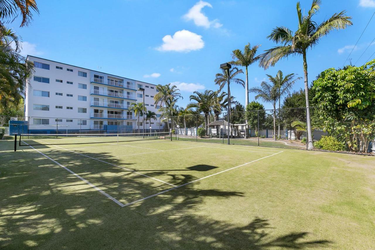 White Crest Apartments เฮอร์วีย์เบย์ ภายนอก รูปภาพ
